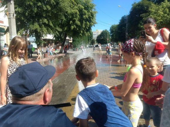 Весело, пізнавально і дуже смачно. У Хмельницькому відгуляли Свято дитинства, фото №4 на сайті vsim.ua