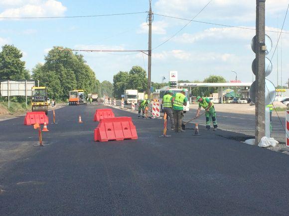 Новини Вінниці - фото з Інспектор Гройсман: як прем’єр-міністр дороги в області перевіряв Інспектор Гройсман: як прем’єр-міністр дороги в області перевіряв, фото №2 на сайті 20minut.ua