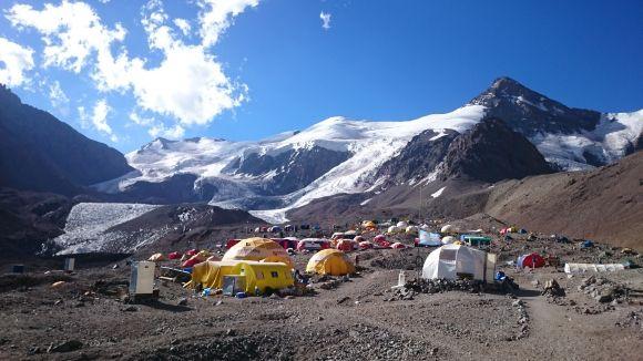 Новини Вінниці - фото з Как это: покорить самую высокую точку Америки в 60 лет и обойти полмира? Промежуточный лагерь на горе Аконкагуа