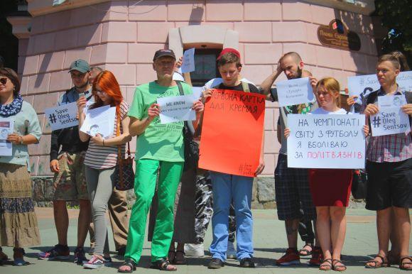 Новини Вінниці - фото з У Вінниці оголосили «червону картку» Кремлю та вимагали звільнити політув’язнених українців в РФ У Вінниці оголосили «червону картку» Кремлю та вимагали звільнити політув’язнених українців в РФ, фото №1 на сайті 20minut.ua