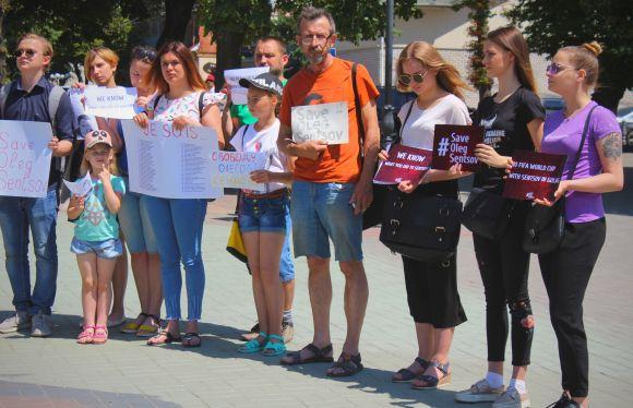 Новини Вінниці - фото з У Вінниці оголосили «червону картку» Кремлю та вимагали звільнити політув’язнених українців в РФ У Вінниці оголосили «червону картку» Кремлю та вимагали звільнити політув’язнених українців в РФ, фото №4 на сайті 20minut.ua