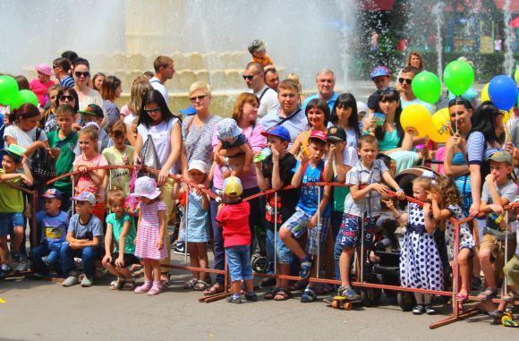 У Центральному парку почалося свято дитинства від RIA, фото №1 на сайті 20minut.ua