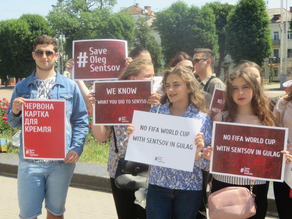 #SaveOlegSentsov: у Хмельницькому влаштували акцію на підтримку політв'язнів, фото №1 на сайті vsim.ua