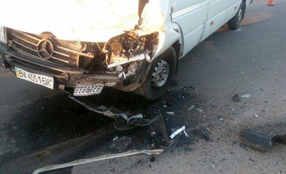 Смертельна ДТП на Пілотській: мотоцикліст зіткнувся з маршруткою (ВІДЕО), фото №3 на сайті vsim.ua