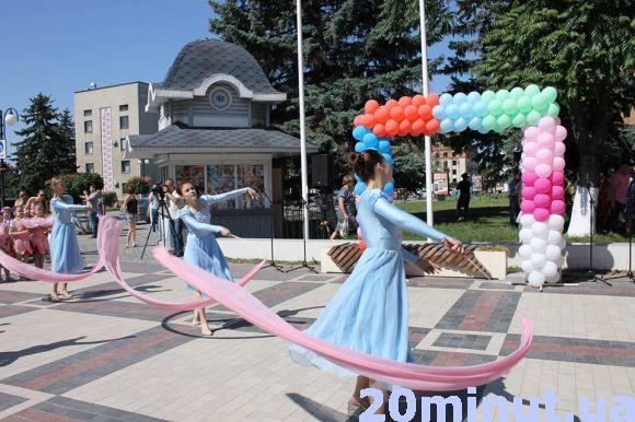 Майстер-класи і концерт: у Кам’янці відбулося свято до Дня захисту дітей (ФОТО), фото №3 на сайті 20minut.ua