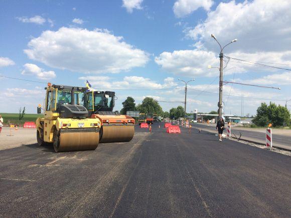 Новини Вінниці - фото з Інспектор Гройсман: як прем’єр-міністр дороги в області перевіряв Робоча техніка