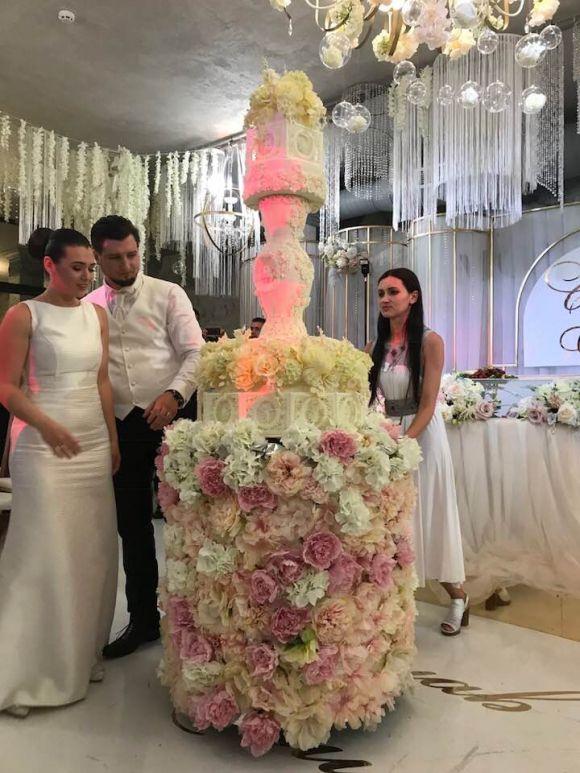 Новини Вінниці - фото з Розкішне весілля, величезний торт та Полякова — як Геннадій Вацак одружив сина Розкішне весілля, величезний торт та Полякова — як Геннадій Вацак одружив сина, фото №1 на сайті 20minut.ua
