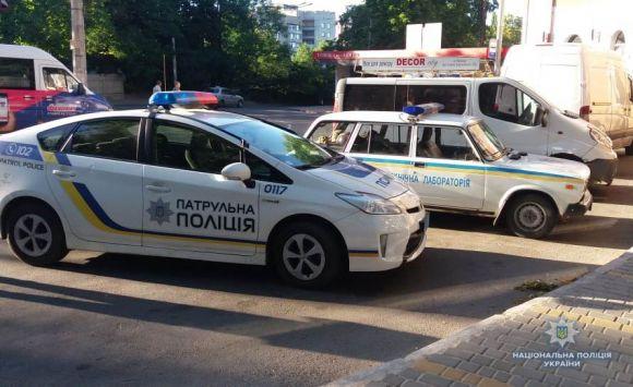 Новини Вінниці - фото з На Коріатовичів поліцейські забрали у перехожого гранату. Той каже, що знайшов її на вулиці На Коріатовичів поліцейські забрали у перехожого гранату. Той каже, що знайшов її на вулиці, фото №3 на сайті 20minut.ua