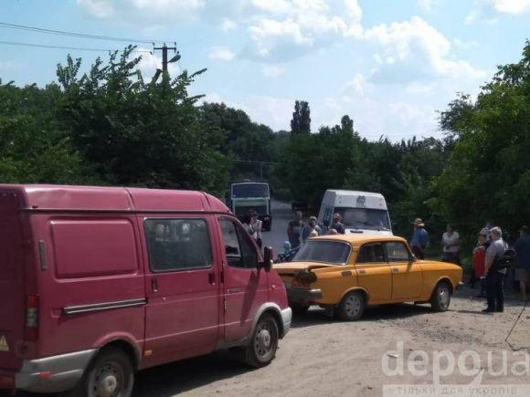 Новини Вінниці - фото з «Перекриємо дорогу в день відкриття OperаFest Tulchyn»: вимоги жителів Брацлава «Перекриємо дорогу в день відкриття OperаFest Tulchyn»: вимоги жителів Брацлава, фото №1 на сайті 20minut.ua