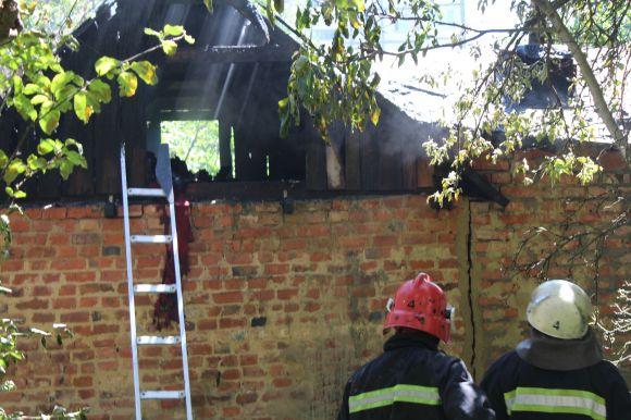 Пожежа у Слов’янці. На Писарева горів сарай, фото №4 на сайті 20minut.ua