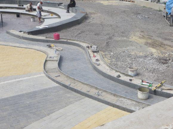 Новини Хмельницького - фото з Біля "Сілістри" завершують ремонт площі. Коли відкриють новий фонтан Біля "Сілістри" завершують ремонт площі. Коли відкриють новий фонтан, фото №4 на сайті vsim.ua