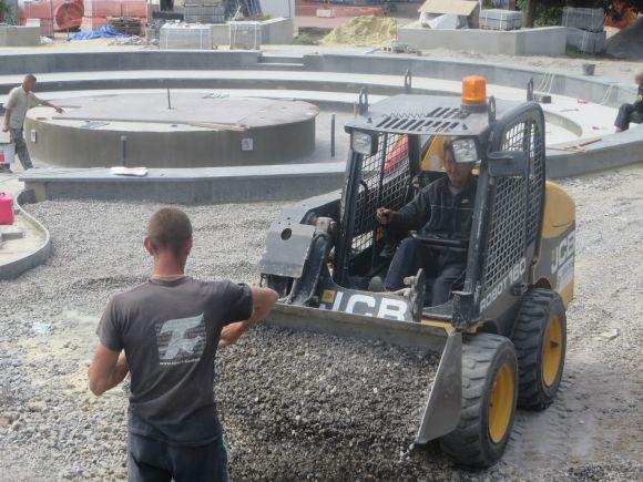 Новини Хмельницького - фото з Біля "Сілістри" завершують ремонт площі. Коли відкриють новий фонтан Біля "Сілістри" завершують ремонт площі. Коли відкриють новий фонтан, фото №8 на сайті vsim.ua