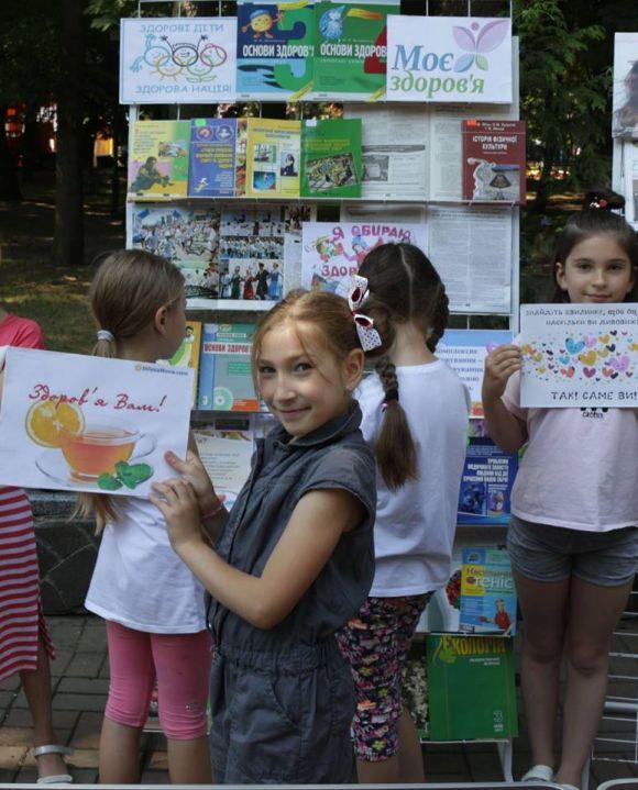 Новини Хмельницького - фото з У сквері Шевченка відкрили бібліотеку просто неба У сквері Шевченка відкрили бібліотеку просто неба, фото №1 на сайті vsim.ua