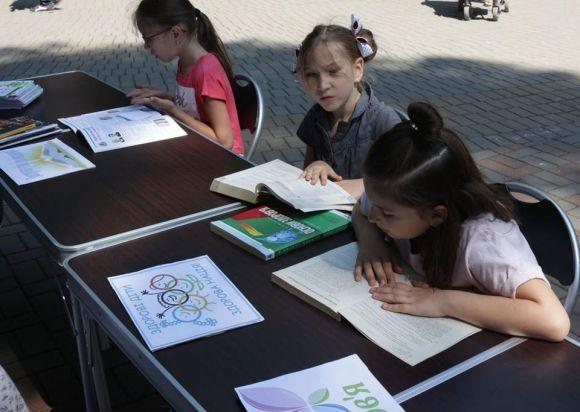 Новини Хмельницького - фото з У сквері Шевченка відкрили бібліотеку просто неба У сквері Шевченка відкрили бібліотеку просто неба, фото №2 на сайті vsim.ua