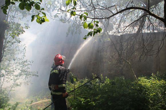 Пожежа у Слов’янці. На Писарева горів сарай, фото №3 на сайті 20minut.ua