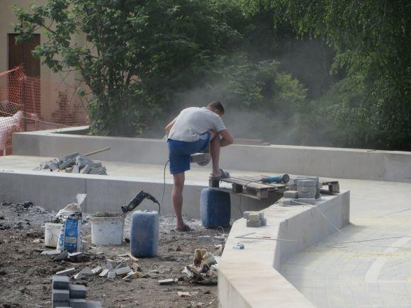 Новини Хмельницького - фото з Біля "Сілістри" завершують ремонт площі. Коли відкриють новий фонтан Біля "Сілістри" завершують ремонт площі. Коли відкриють новий фонтан, фото №2 на сайті vsim.ua