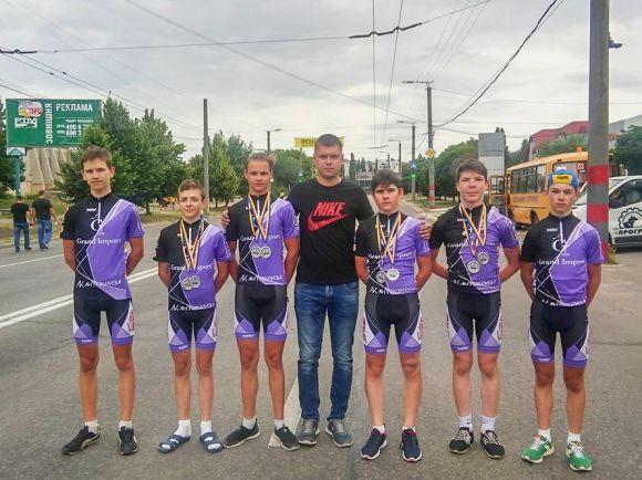 Новини Хмельницького - фото з Хмельницькі велосипедисти привезли нагороди з Кропивницького Хмельницькі велосипедисти привезли нагороди з Кропивницького, фото №1 на сайті vsim.ua