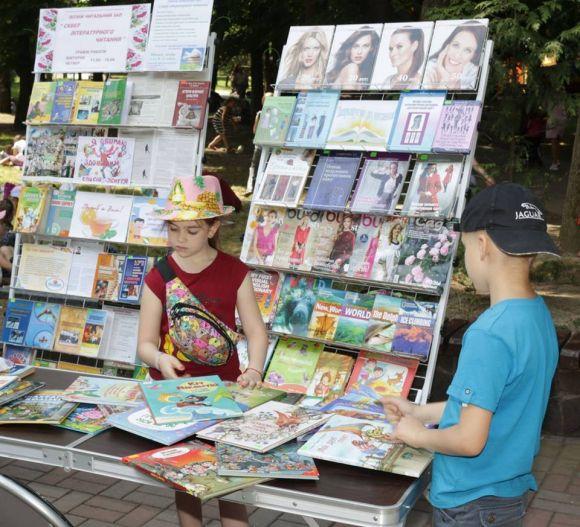 Новини Хмельницького - фото з У сквері Шевченка відкрили бібліотеку просто неба У сквері Шевченка відкрили бібліотеку просто неба, фото №3 на сайті vsim.ua