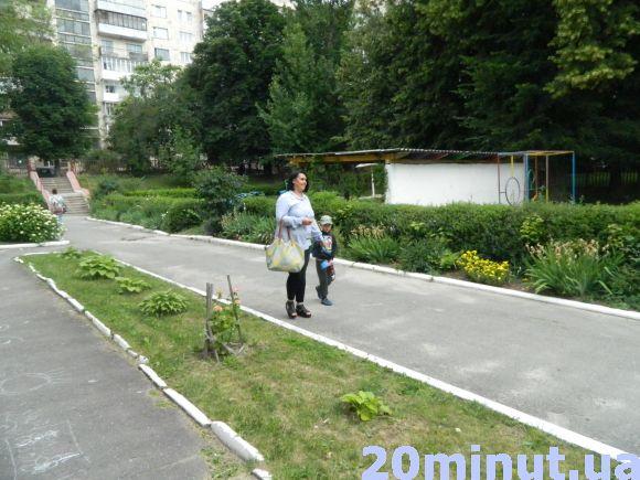 Новини Тернополя - фото з 5-річного Рената прийняли в садочок з активістами і телекамерами 5-річного Рената прийняли в садочок з активістами і телекамерами, фото №1 на сайті 20minut.ua