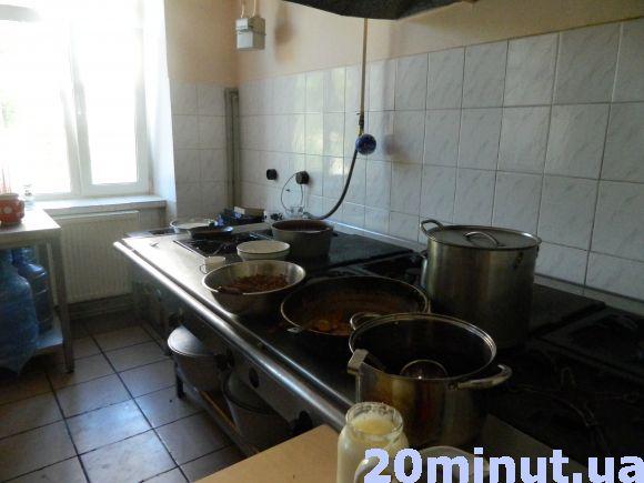 Новини Тернополя - фото з У "Карітасі" приймають старі речі, одяг, взуття та іграшки У "Карітасі" приймають старі речі, одяг, взуття та іграшки, фото №1 на сайті 20minut.ua