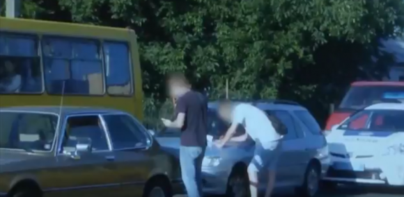 Новини Вінниці - фото з Вінниця 7 червня:  ДТП на двох шосе та поламаний дитячий майданчик Вінниця 7 червня:  ДТП на двох шосе та поламаний дитячий майданчик, фото №3 на сайті 20minut.ua