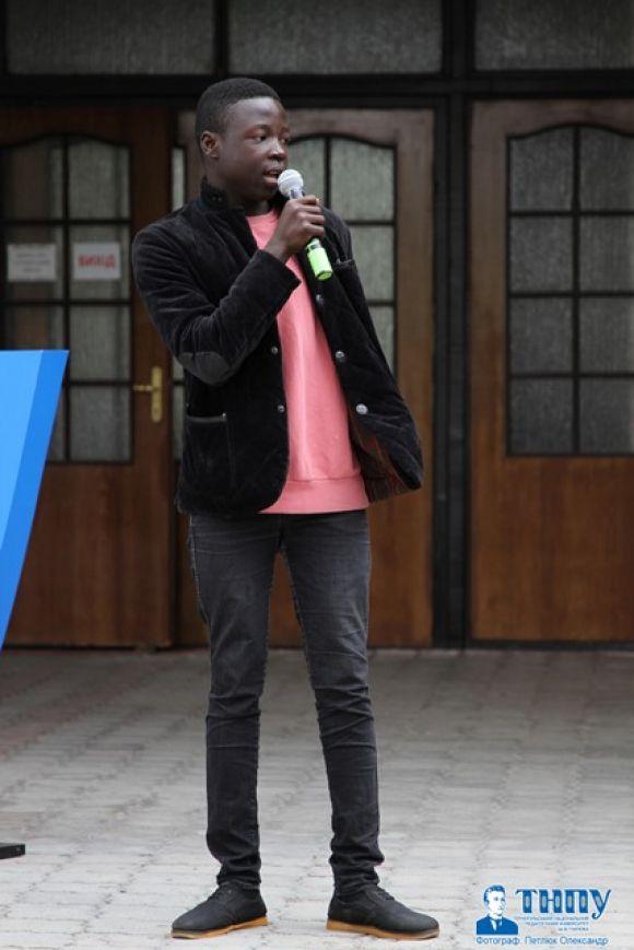 Новини Тернополя - фото з Джессі Бітрус з Нігерії та Роджеріо Мелло з Бразилії приїхали у Тернопіль, щоб навчатися у педагогічному університеті Джессі Бітрус з Нігерії та Роджеріо Мелло з Бразилії приїхали у Тернопіль, щоб навчатися у педагогічному університеті, фото №1 на сайті 20minut.ua