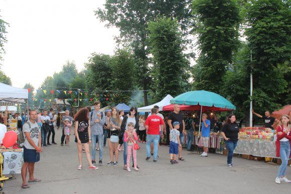 У парку Шевченка частують на наливають: розпочалась "Галицька дефіляда", фото №4 на сайті 20minut.ua