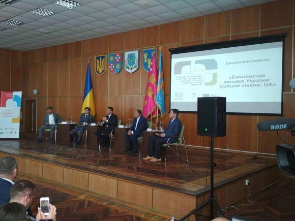 «Культура може заробляти, а Операфест - це наш айфон». Гройсман та інші чиновники про силу культури на місцях, фото №2 на сайті 20minut.ua