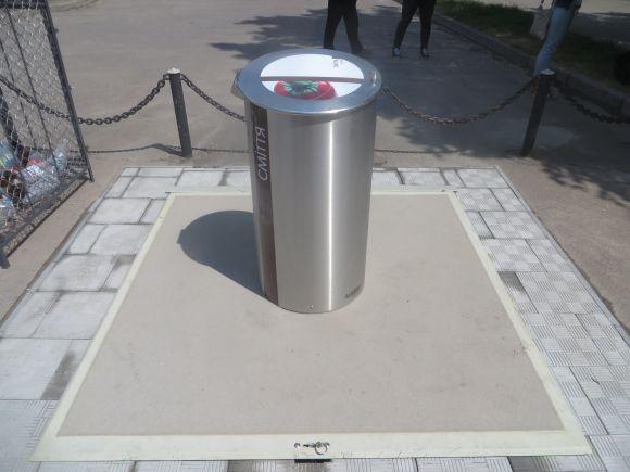 У Хмельницькому встановили підземні баки для сміття. Як вони виглядають, фото №5 на сайті vsim.ua