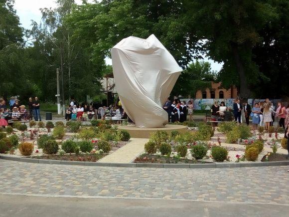 Новини Вінниці - фото з У Тульчині відкрили символ «Щедрика» У Тульчині відкрили символ «Щедрика», фото №1 на сайті 20minut.ua