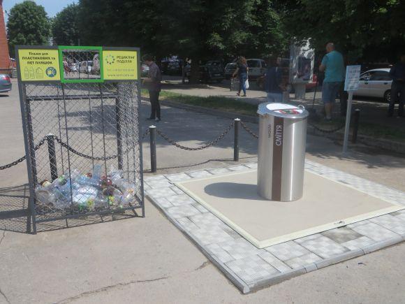 У Хмельницькому встановили підземні баки для сміття. Як вони виглядають, фото №3 на сайті vsim.ua