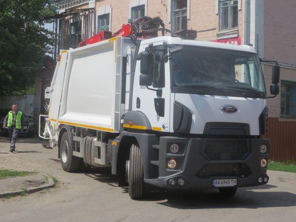 У Хмельницькому встановили підземні баки для сміття. Як вони виглядають, фото №2 на сайті vsim.ua