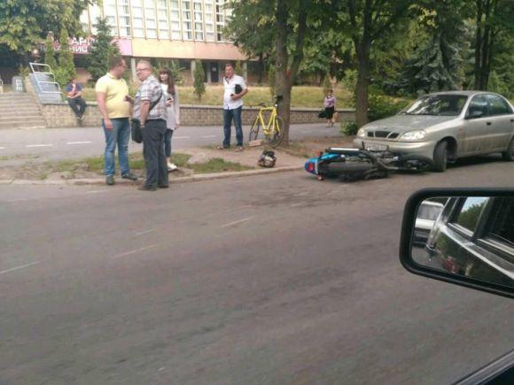 Новини Вінниці - фото з Вінниччина 8 червня: автопригоди з потерпілими та 910 дзвінків на «102» Вінниччина 8 червня: автопригоди з потерпілими та 910 дзвінків на «102», фото №4 на сайті 20minut.ua