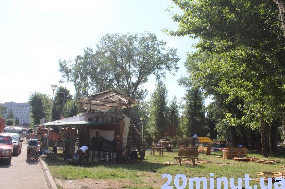 Новини Тернополя - фото з Після "Галицької дефіляди" з парку вивезли фуру сміття Після "Галицької дефіляди" з парку вивезли фуру сміття, фото №3 на сайті 20minut.ua