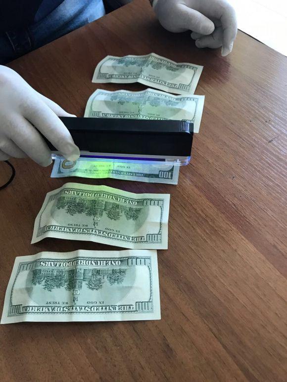 Новини Вінниці - фото з Вдруге попався на хабарі. Керівників експертної установи вимагав від підлеглої 500 доларів Вдруге попався на хабарі. Керівників експертної установи вимагав від підлеглої 500 доларів, фото №2 на сайті 20minut.ua