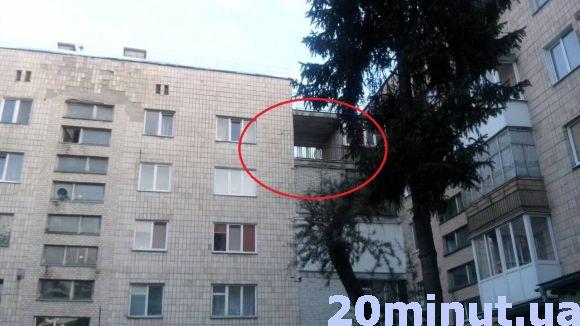 Новини Тернополя - фото з На вулиці Лепкого у Тернополі чоловік випав з 5-го поверху На вулиці Лепкого у Тернополі чоловік випав з 5-го поверху, фото №2 на сайті 20minut.ua