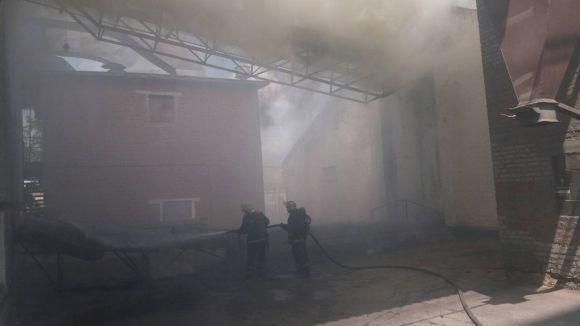 Новини Вінниці - фото з 35 вогнеборців, 9 пожежних машин та потяг: у Жмеринці горить елеватор 35 вогнеборців, 9 пожежних машин та потяг: у Жмеринці горить елеватор, фото №4 на сайті 20minut.ua