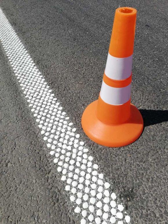 Під Хмельницьким дорожню розмітку малюють пластиком, фото №1 на сайті vsim.ua