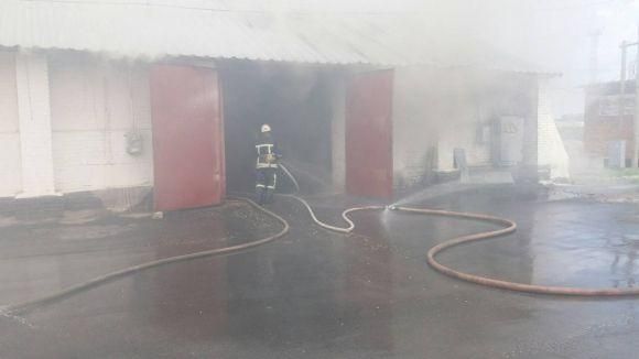Новини Вінниці - фото з 35 вогнеборців, 9 пожежних машин та потяг: у Жмеринці горить елеватор 35 вогнеборців, 9 пожежних машин та потяг: у Жмеринці горить елеватор, фото №3 на сайті 20minut.ua
