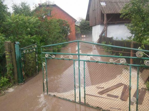 Негода наробила біди на Тернопільщині: зірвані дахи та затоплені подвір’я, фото №7 на сайті 20minut.ua