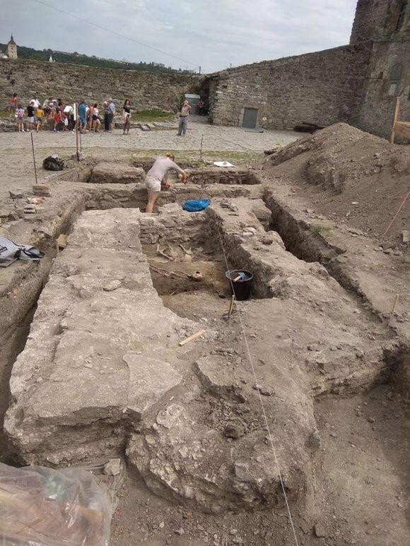 Пограбоване поховання та наконечник стріли 12-13 століття: фортеця Кам’янця відкриває таємниці, фото №1 на сайті 20minut.ua