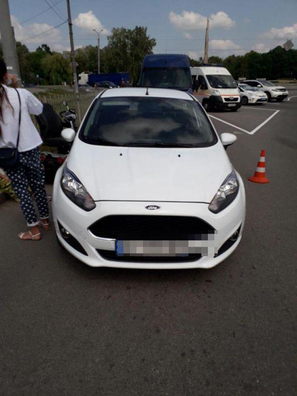 Біля “Темпу” водійка на “Ford” збила жінку на інвалідному візку (ВІДЕО), фото №1 на сайті vsim.ua