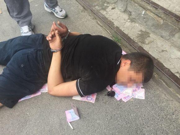 Новини Хмельницького - фото з Затримали банду рекетирів, які "вибивали" неіснуючі борги з хмельничан (ОНОВЛЕНО) Затримали банду рекетирів, які "вибивали" неіснуючі борги з хмельничан (ОНОВЛЕНО), фото №2 на сайті vsim.ua