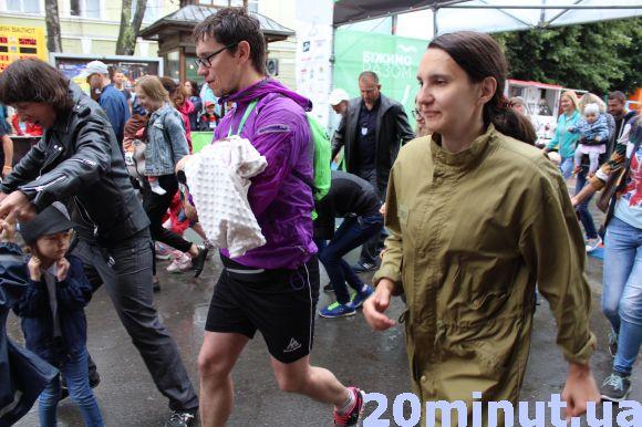 Новини Тернополя - фото з На Ternopil Half Marathon бігали навіть з немовлятами у візках На Ternopil Half Marathon бігали навіть з немовлятами у візках, фото №2 на сайті 20minut.ua