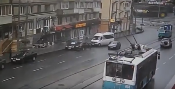 Новини Вінниці - фото з Вінниця 16-17 червня: на Соборній легковик в'їхав у маршрутку, а на площі Гагаріна ВАЗ у Volkswagen Вінниця 16-17 червня: на Соборній легковик в'їхав у маршрутку, а на площі Гагаріна ВАЗ у Volkswagen, фото №1 на сайті 20minut.ua