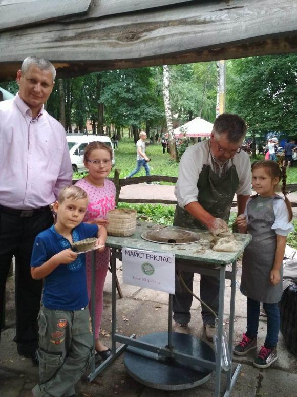 Бої середньовічних  лицарів, вишита 3-метрова карта та частування борщем  - таким було  свято Замку в Теребовлі, фото №3 на сайті 20minut.ua