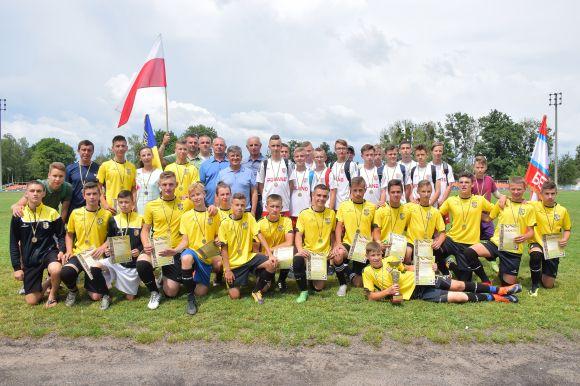 Новини Вінниці - фото з Юні футболісти з Вінниччини обіграли професійних спортсменів із Молдови (Прес-служба ГО «Соціальний центр МХП») Юні футболісти з Вінниччини обіграли професійних спортсменів із Молдови (Прес-служба ГО «Соціальний центр МХП»), фото №1 на сайті 20minut.ua