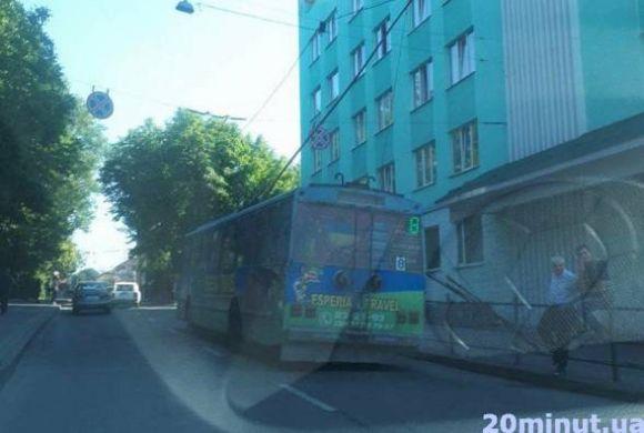 Тролейбуси зупинились на «Східному» і вул. Гоголя. У місті - затори (оновлено), фото №1 на сайті 20minut.ua