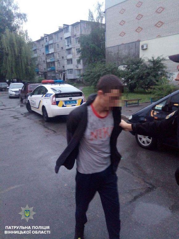 На Келецькій п'яний чоловік вкрав Peugeot та протаранив ним припаркований Volkswagen, фото №2 на сайті 20minut.ua