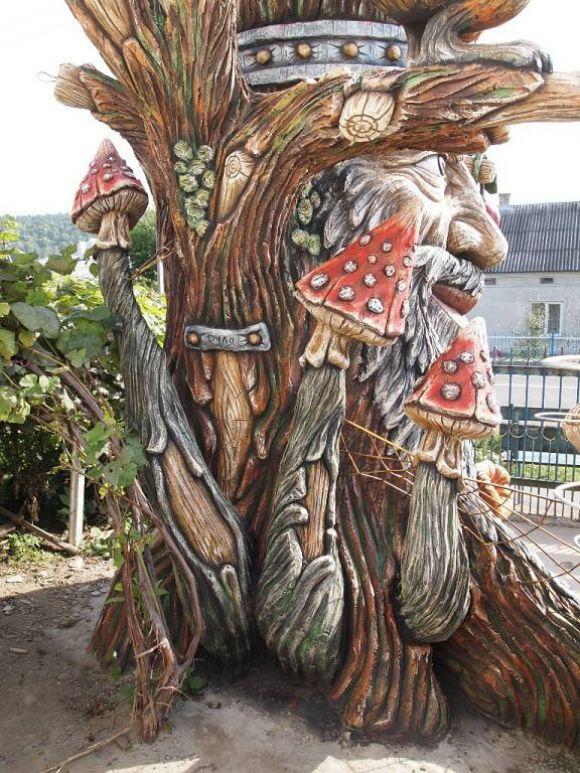 Новини Тернополя - фото з Щоб будні не здавались сірими, Олег Котик поселив на своєму подвір'ї триметрових казкових істот Щоб будні не здавались сірими, Олег Котик поселив на своєму подвір'ї триметрових казкових істот, фото №2 на сайті 20minut.ua